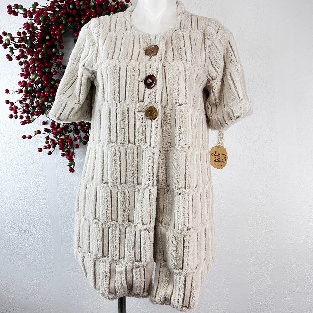 Vintage Aunt Wanda Jacket
Chenille faux fur Short Sleeve
NWT Size Small